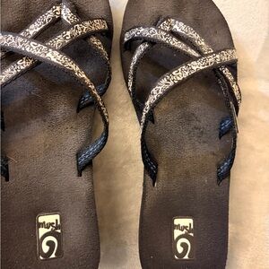 Mush Women's Black and White Sandals